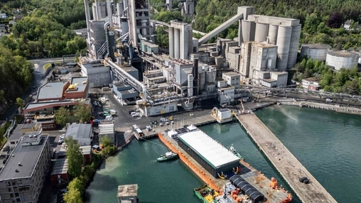 European carbon capture facility integrated with industrial plant and transport infrastructure