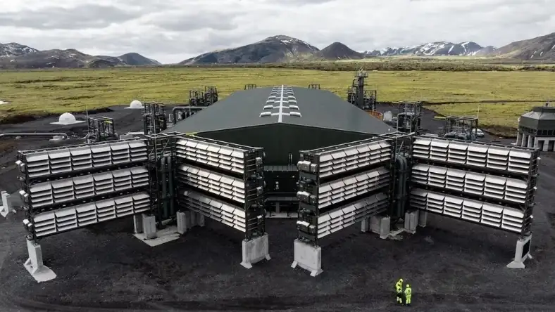 Industrial facility with modular units around a central structure