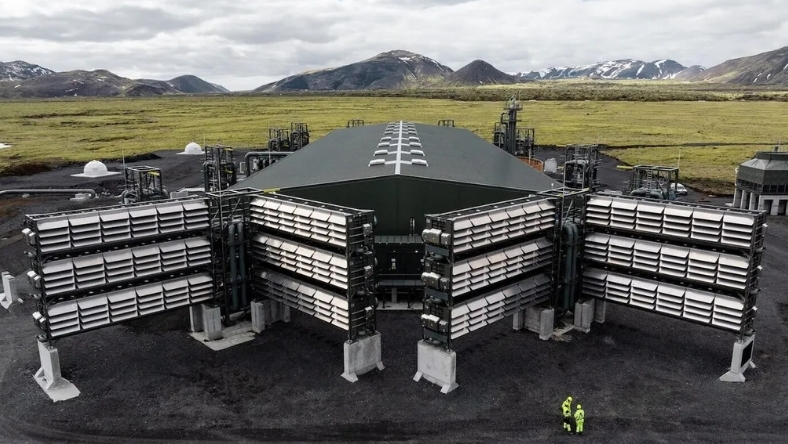 Industrial facility with modular units around a central structure